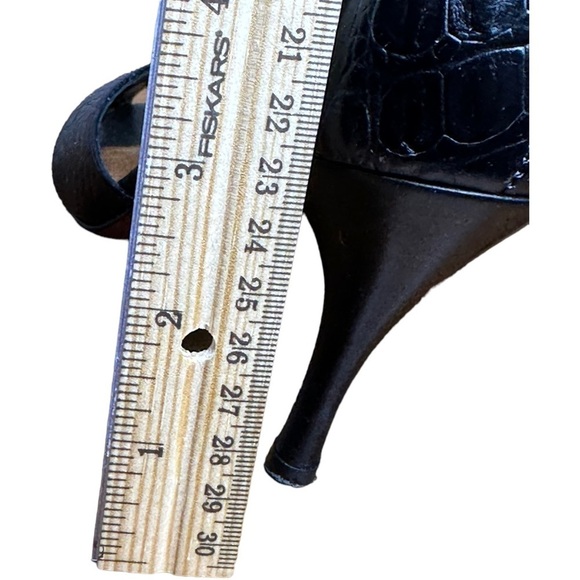 Donald J. Pliner Couture Italy Croc Print Strap Buckle Peep Toe Leather Pumps 8M - Picture 4 of 6